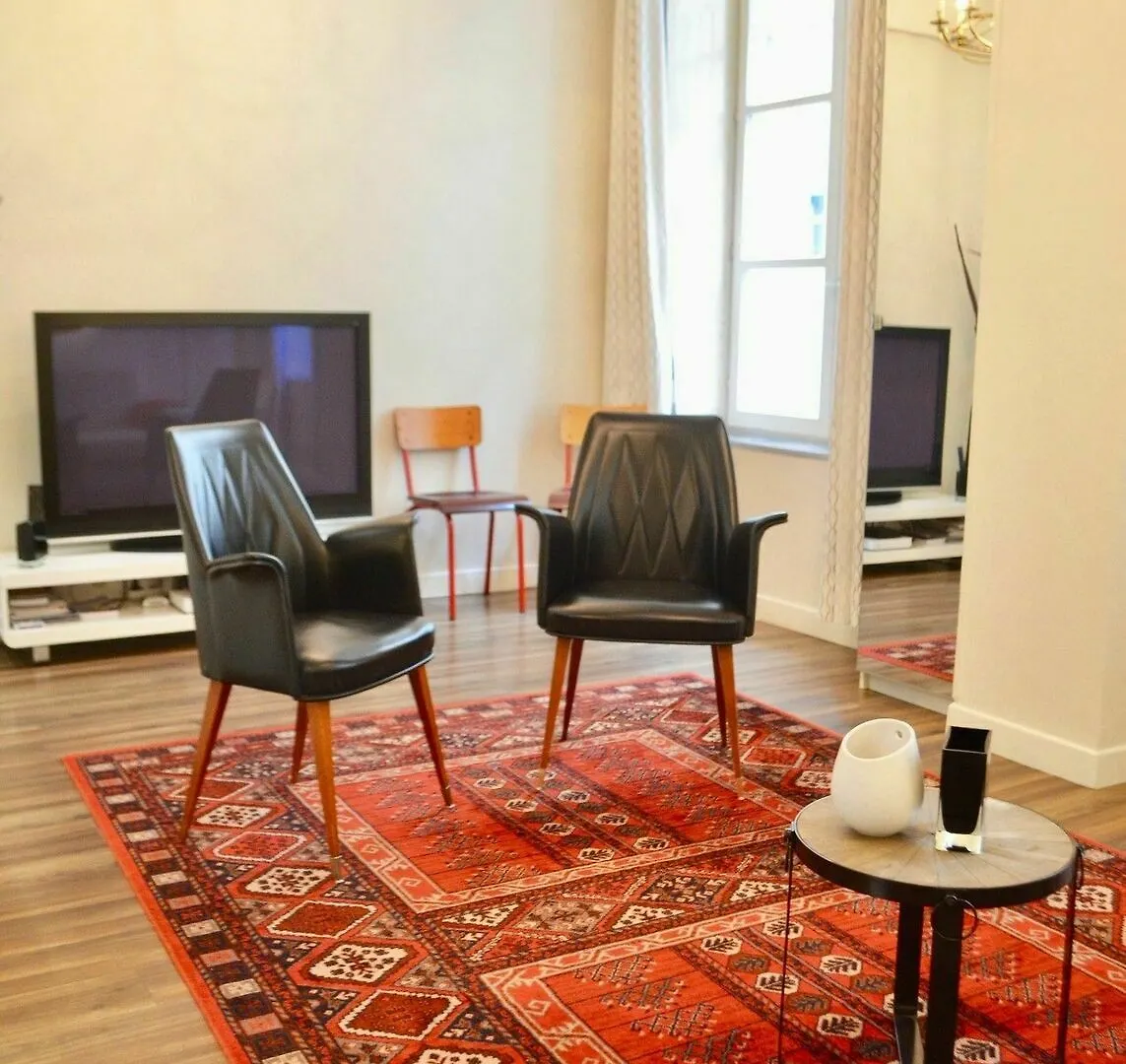 1 Bedroom In The Heart Of The Marais Area Apartment